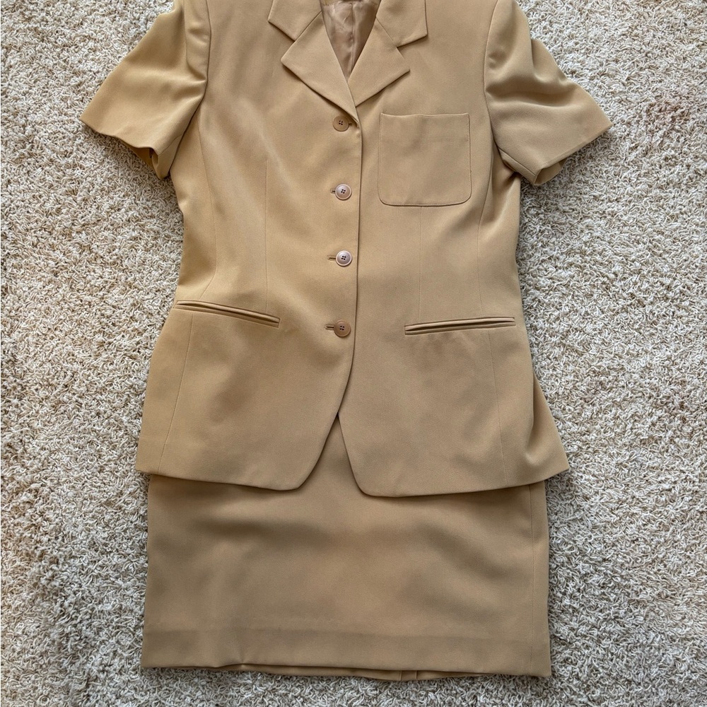 Jones New York Tan 2 piece vintage Skirt Suit